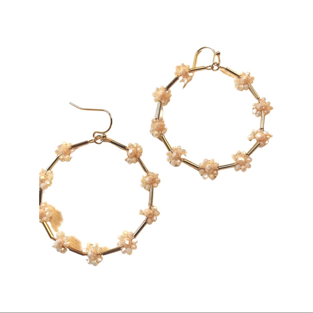 Daisy beaded earrings